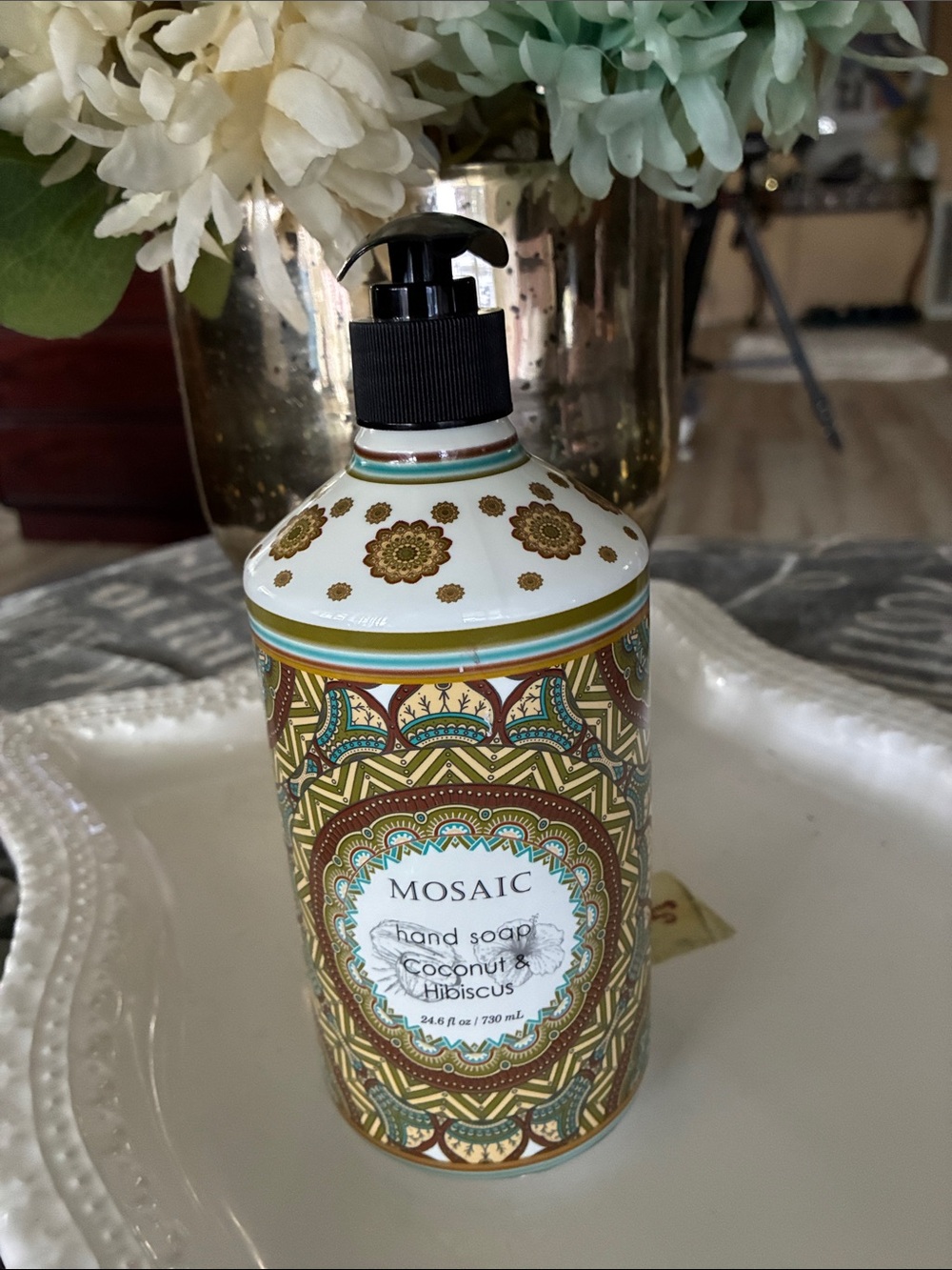 Mosaic Coconut & Hibiscus Hand Soap Plastic Pump Dispenser nwt